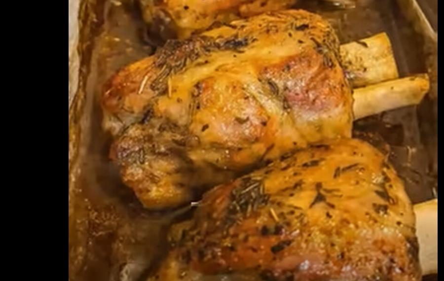 Αργοψημένο χοιρινό κότσι: 3 ώρες στον φούρνο για απόλυτη απόλαυση