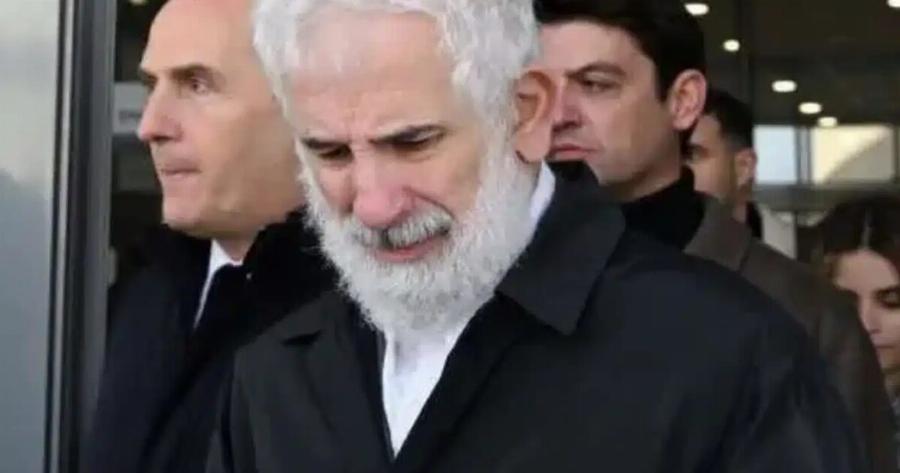 Δύσκολες ώρες για τον Πέτρο Φιλιππίδη