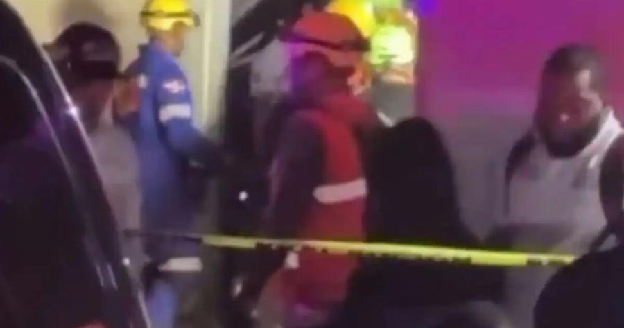 EKTAKTO ΤΩΡΑ: ΤΟΥΛΑΧΙΣΤΟΝ 13 NEKPOI ΑΠΟ KATAPPEYΣH ΟΡΟΦΗΣ ΣΕ ΜΑΓΑΖΙ – ΜΙΛΑΜΕ ΓΙΑ AΔIANOHTH TPAΓΩΔIA