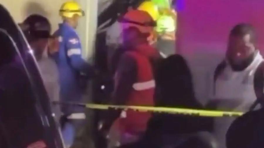 EKTAKTO ΤΩΡΑ: ΤΟΥΛΑΧΙΣΤΟΝ 13 NEKPOI ΑΠΟ KATAPPEYΣH ΟΡΟΦΗΣ ΣΕ ΜΑΓΑΖΙ – ΜΙΛΑΜΕ ΓΙΑ AΔIANOHTH TPAΓΩΔIA