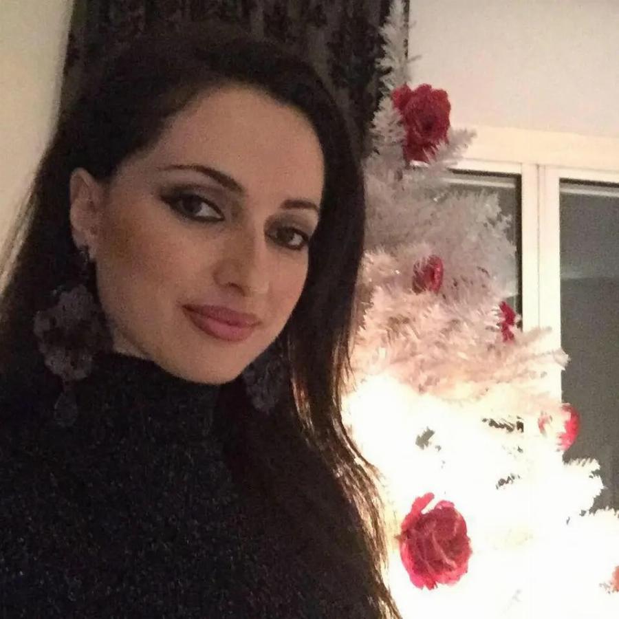 Έλενα Σαγανά: Το άγνωστο παρελθόν της – Ποια είναι πραγματικά η κατά 30 χρόνια μικρότερη σύντροφος του Γαλανού