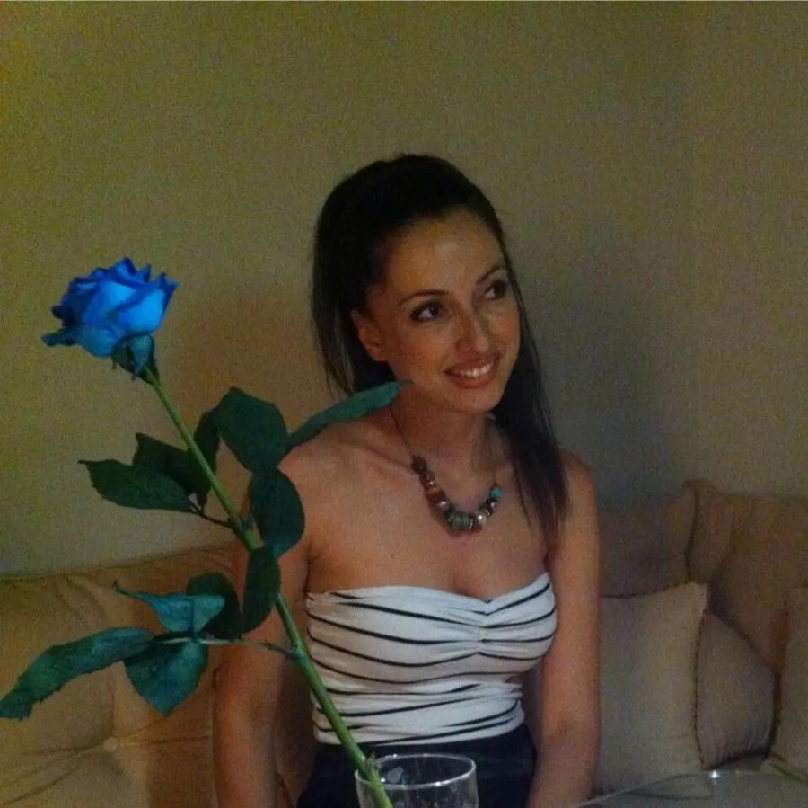 Έλενα Σαγανά: Το άγνωστο παρελθόν της – Ποια είναι πραγματικά η κατά 30 χρόνια μικρότερη σύντροφος του Γαλανού