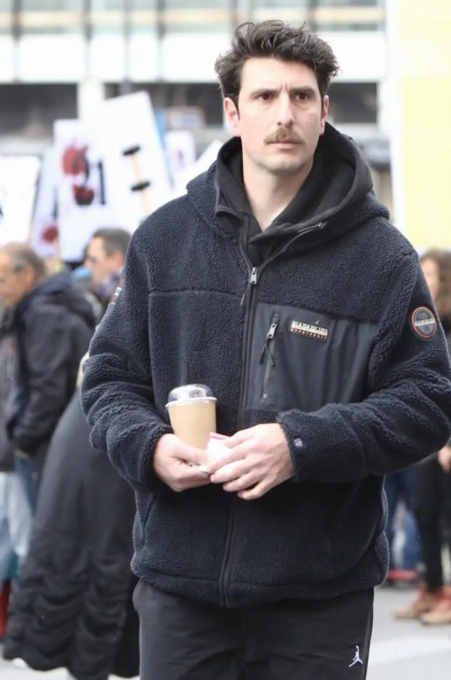 Τέμπη: Ηθοποιοί, τραγουδιστές και παρουσιαστές στη συγκέντρωση στο Σύνταγμα – Φωτογραφίες