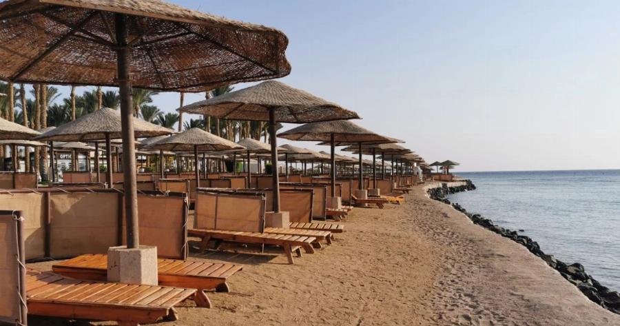 Ξαπλώστρα 320 ευρώ με κράτηση και dress code – Όταν το μπάνιο στην Αττική θυμίζει… Ντουμπάι