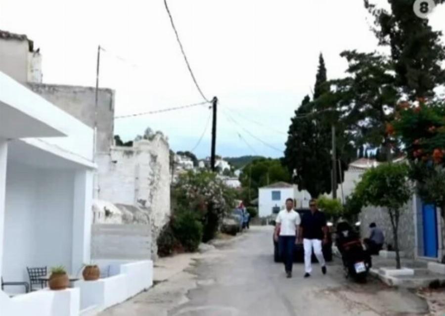 Έφυγε τελείως από την Αθήνα, άφησε τον σύζυγο του, Τάιλερ μόνο του – Μαθεύτηκε που «κρύβεται» ο Κασσελάκης και τι ετοιμάζει