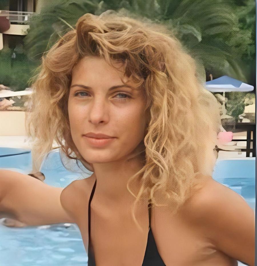 Η ομορφότερη Ελληνίδα που πέρασε από την ελληνική τηλεόραση – Σπάνιες φωτογραφίες από την παιδική της ηλικία που τα αποδεικνύουν όλα