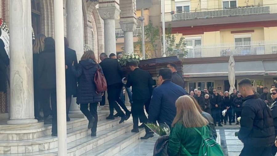 Βασίλης Μαντζουράνης: Το τελευταίο αντίο στον 53χρονο μουσικό του συγκροτήματος «Δυτικές Συνοικίες»