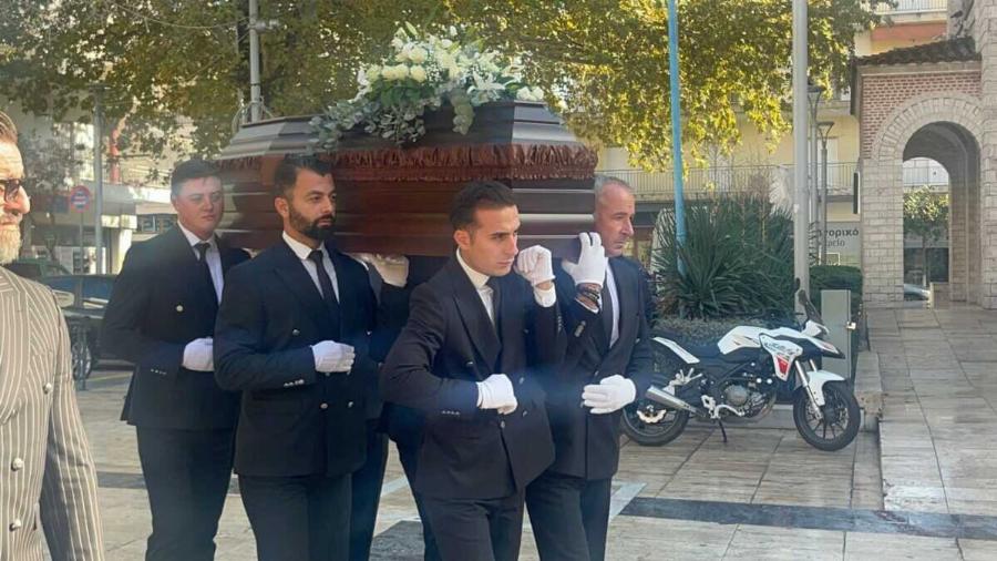 Βασίλης Μαντζουράνης: Το τελευταίο αντίο στον 53χρονο μουσικό του συγκροτήματος «Δυτικές Συνοικίες»