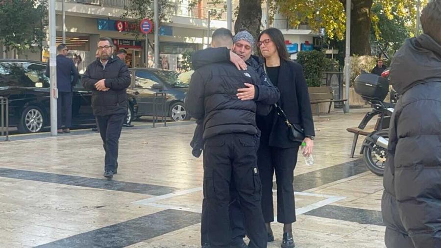 Βασίλης Μαντζουράνης: Το τελευταίο αντίο στον 53χρονο μουσικό του συγκροτήματος «Δυτικές Συνοικίες»