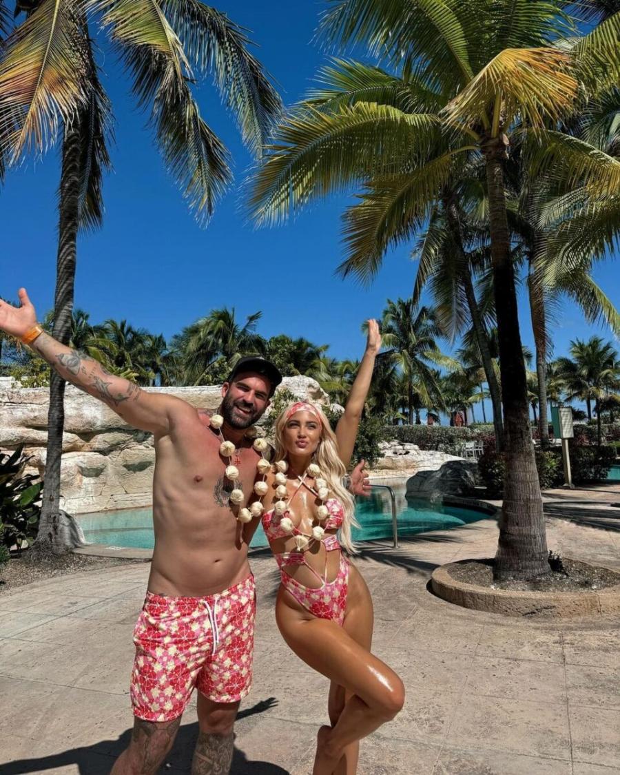 Τούνη και Αλεξάνδρου κάνουν διακοπές στις Μπαχάμες φορώντας σκόρδα στον λαιμό