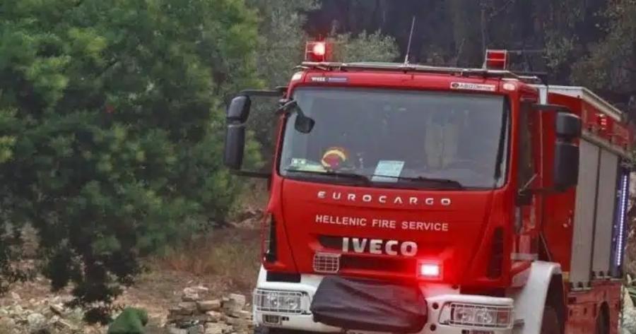 Μεγάλη φωτιά τώρα: Σε κίνδυνo περιουσίες – Στο νοσοκομείο ένας πυροσβέστης