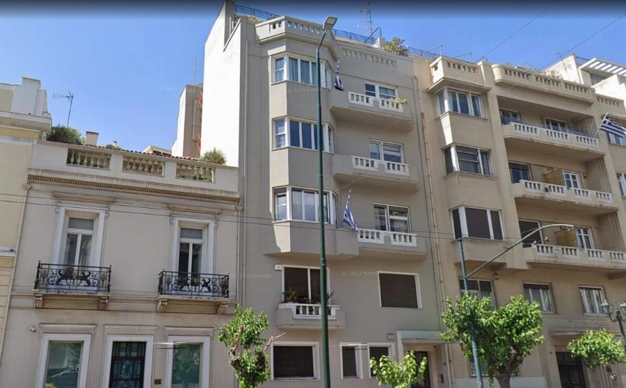 Βγάζει πιο πολλά και από τις καλές εποχές του Κωστόπουλου: Τι απαντά για την αγορά του νέου σπιτιού στο Κολωνάκι