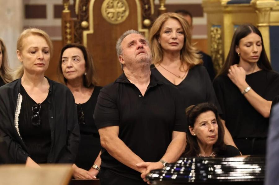 Κηδεία Μάρως Κοντού στη Μητρόπολη: Το περιστατικό που έκανε όλη την Ελλάδα να δακρύσει