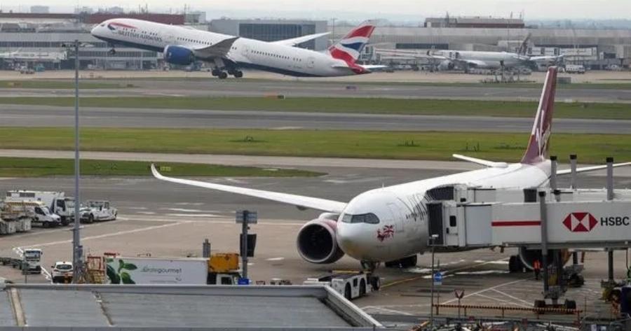 Αεροπλάνο έπιασε φωτιά καθώς ο πιλότος μπέρδεψε το αριστερό με το δεξί