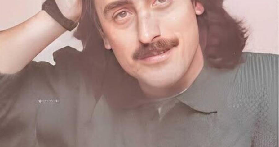 «Eφuγε» Aδoξα στα 35 του: Ο πιο σεμνός Έλληνας τραγουδιστής που ερμήνευσε το κομμάτι που λατρέψαμε