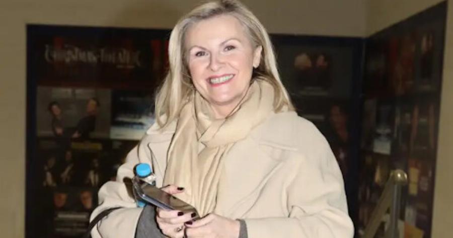 «Πέθανε ενώ έβλεπε τηλεόραση…»: Θρήνος για την Άννα Χατζησοφιά ραγίζει καρδιές στο τελευταίο αντίο… «Πέρασε στην αιωνιότητα»