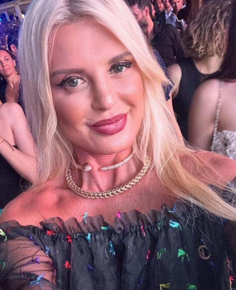 Σάλος με αυτή την φωτογραφία πασίγνωστης Ελληνίδας που δεν αναγνωρίζεται – Όλοι ψάχνουν να βρουν ποια είναι