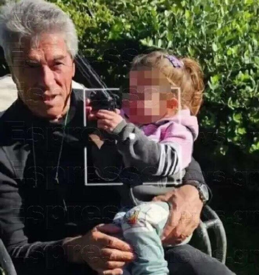 Ασπρομάλλης, γυμνασμένος, αγκαλιά με την εγγονή του: Έτσι είναι σήμερα στα 77 του ο αγρότης Πάνος Μιχαλόπουλος