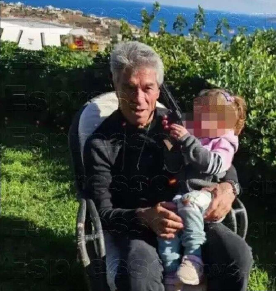 Ασπρομάλλης, γυμνασμένος, αγκαλιά με την εγγονή του: Έτσι είναι σήμερα στα 77 του ο αγρότης Πάνος Μιχαλόπουλος