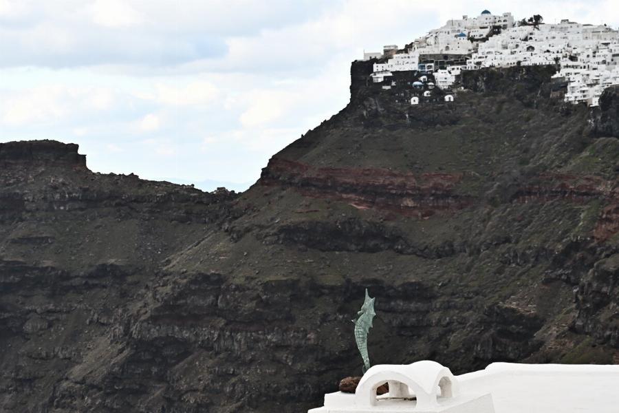 Σαντορίνη: Ενεργοποιήθηκε το ηφαίστειο – Οι 25.000 σεισμοί σε έναν μήνα προκαλούν ανησυχία στους ειδικούς