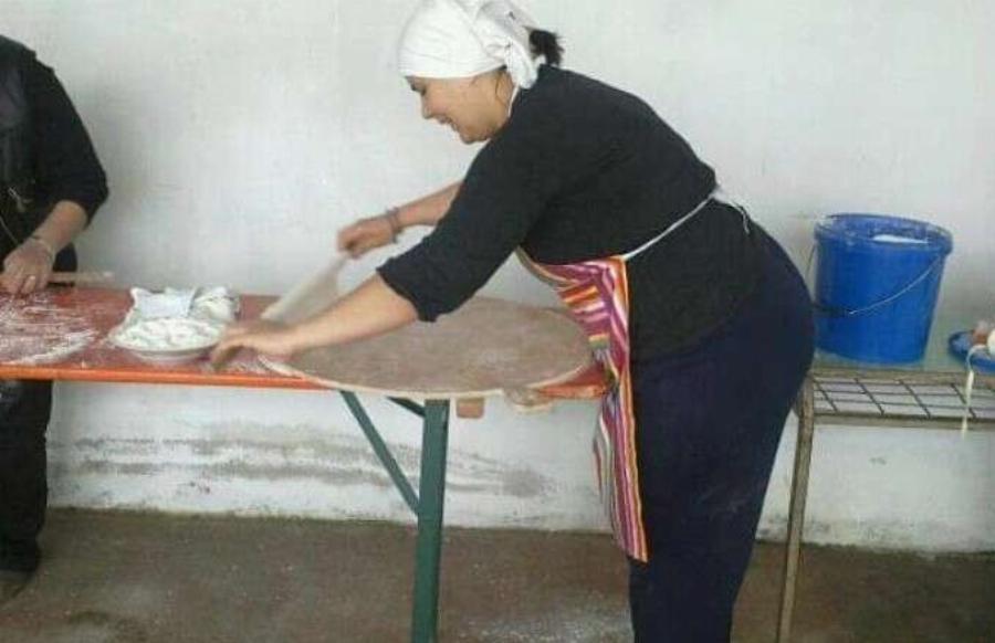 Σαρώνει στο TikTok: 39χρονη αγρότισσα από τα Γιαννιτσά μοιράζεται βίντεο με τις λαχταριστές συνταγές της και Tpελαivει το διαδίκτυο