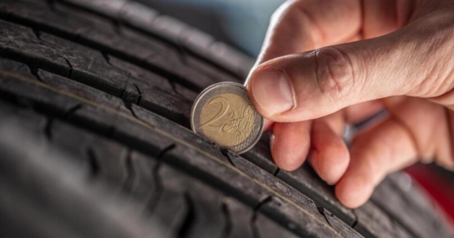 Έτσι θα γλιτώσεις πολλά λεφτά στο βενζινάδικο: Κάνε το κόλπο με το κέρμα και θα “σώσεις” την τσέπη σου