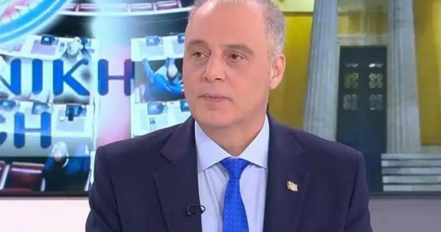 Βελόπουλος – Ζητά ενιαία αμφίεση στα σχολεία: «Ποδιά στα κορίτσια, φόρμες στα αγόρια»