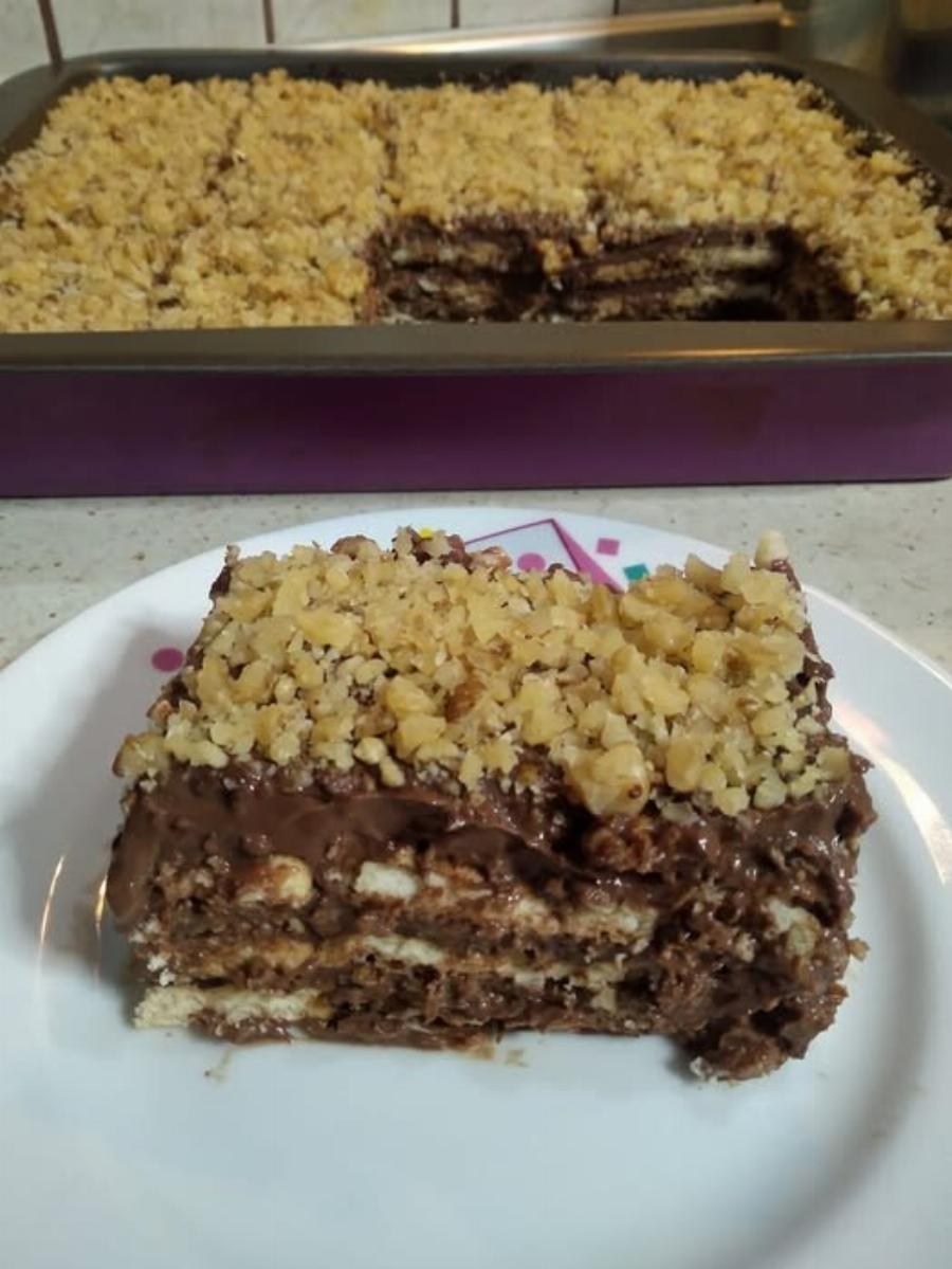 Γλυκό Ναπολέων με πτι μπερ – Το πανεύκολο γλυκό ψυγείου που γίνεται ανάρπαστο!