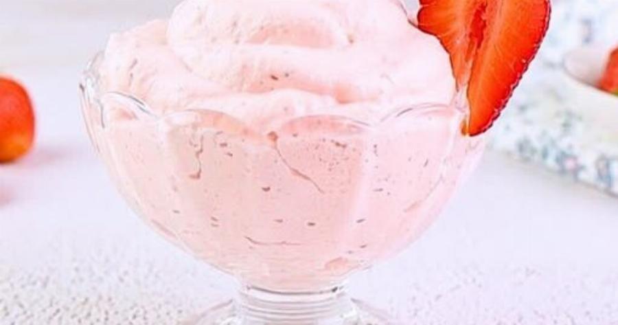 ΜΠΟΡΕΙΤΕ ΝΑ ΤΑ ΚΑΤΑΦΕΡΕΤΕ ΜΟΝΟ ΜΕ 3 ΥΛΙΚΑ! Αυτή η μους φράουλας είναι έτοιμη σε 10 λεπτά και είναι απολύτως πεντανόστιμη!