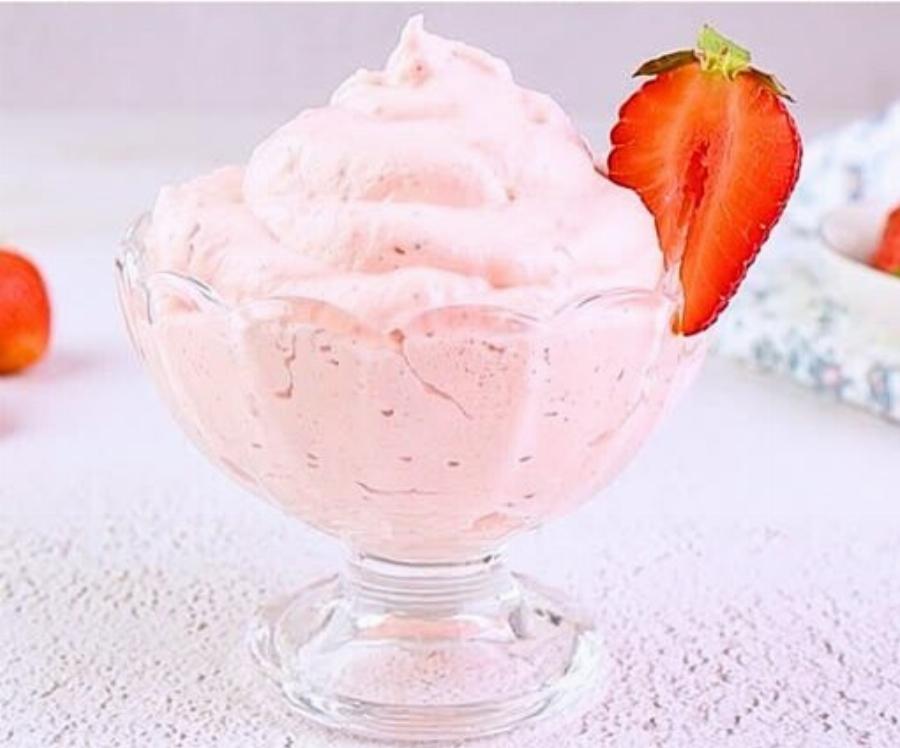 ΜΠΟΡΕΙΤΕ ΝΑ ΤΑ ΚΑΤΑΦΕΡΕΤΕ ΜΟΝΟ ΜΕ 3 ΥΛΙΚΑ! Αυτή η μους φράουλας είναι έτοιμη σε 10 λεπτά και είναι απολύτως πεντανόστιμη!