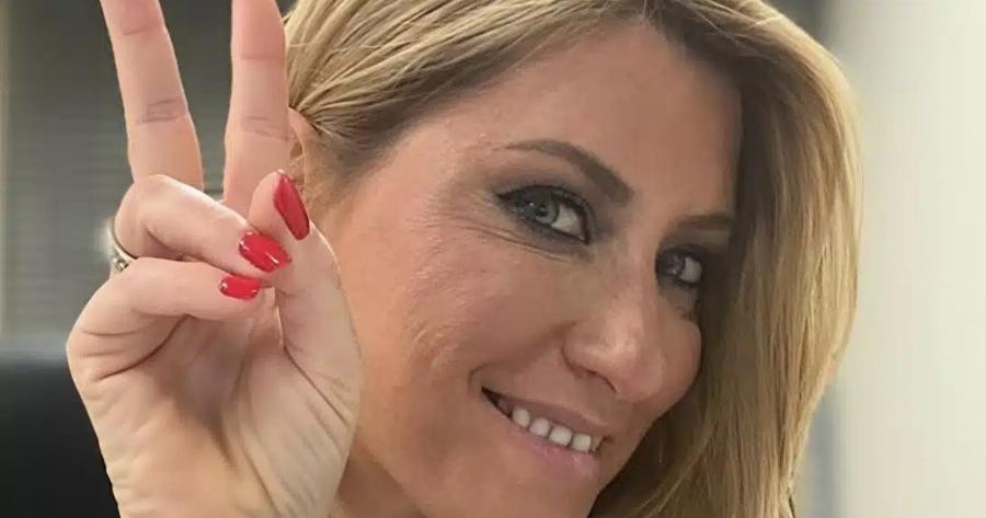 Η Σία Κοσιώνη επέστρεψε σπίτι: Τα πρώτα λόγια και η οικογενειακή φωτογραφία με τον Κώστα Μπακογιάννη και τον γιο τους