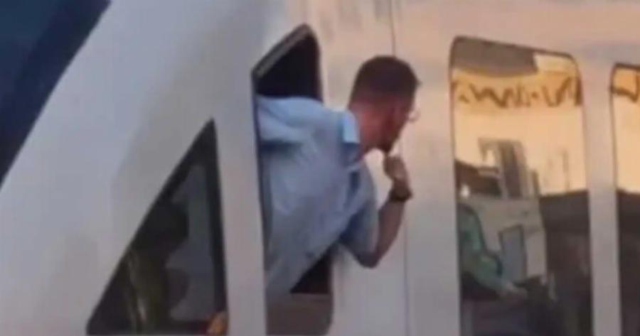 Μηχανοδηγός σταματά το τρένο του ΟΣΕ στην Ιερά Οδό και τσακώνεται με ελεγκτή για το κινητό