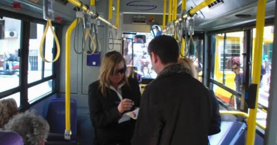 Σuvελnφθn 17χρονος που παpiσταvε τον ελεγκτή εισιτηρίων σε λεωφορεία: Έκοβε πpoστιμα κι έπαιρνε λεφτά από τους επιβάτες