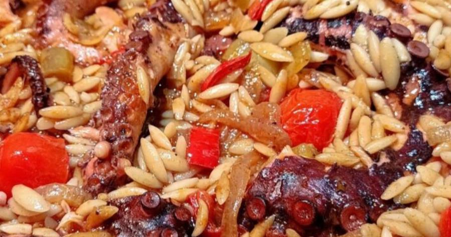 Χταπόδι γιουβέτσι λουκούμι με κριθαράκι – Η συνταγή που δένει τέλεια και πετυχαίνει πάντα