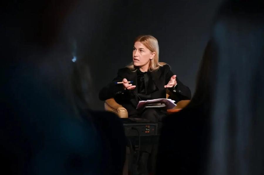 Σέβη Βολουδάκη: Υφυπουργός, δύο χρόνια μετά τον θάνατο του συζύγου της – Πώς έγινε το απόλυτο παράδειγμα γυναικείας ενδυνάμωσης