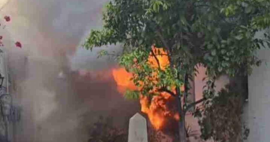 Πόρος: Κάηκε ολοσχερώς το ιστορικό εκκλησάκι της Υπαπαντής. Η εικόνα του Μέγα Αρχιερέα σώθηκε