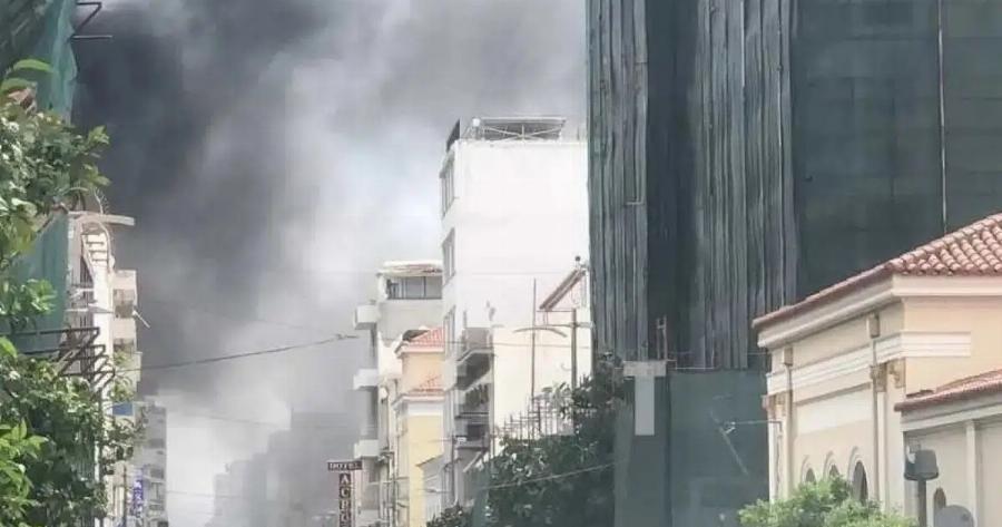 Mεγάλη φωτιά σε κατάστημα Zara στην Πάτρα – Παντού πυκνοί καπνοί σε όλη την πόλη