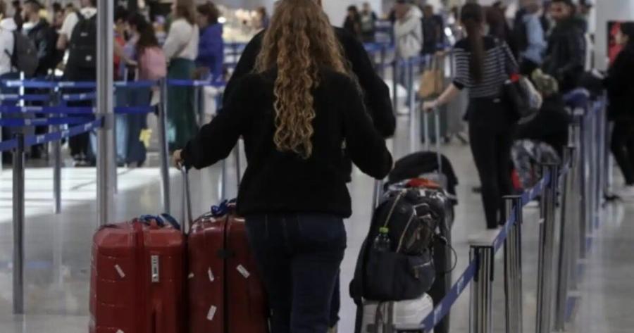 Υπάρχει «μυστική» μέρα για φθηνά αεροπορικά εισιτήρια και κάνει ήδη χαμό