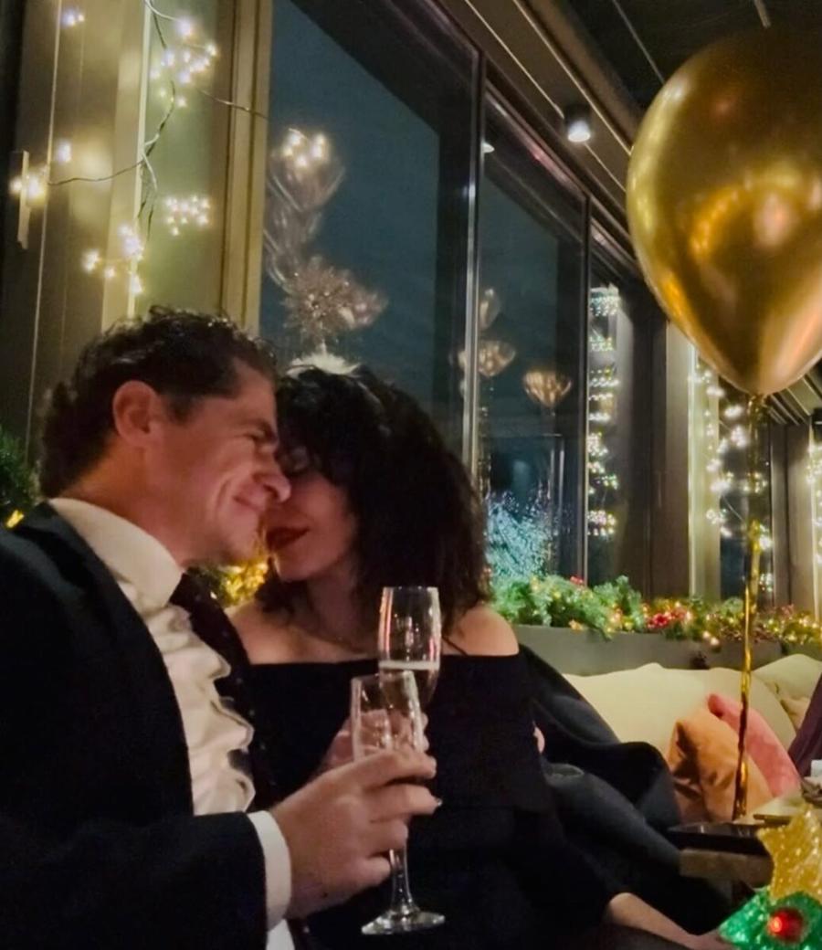 Λαμπροπούλου – Λάλος: Γιόρτασαν μαζί την αλλαγή του χρόνου – Το viral βίντεο με τον χορό στην πισίνα και οι ευχές!