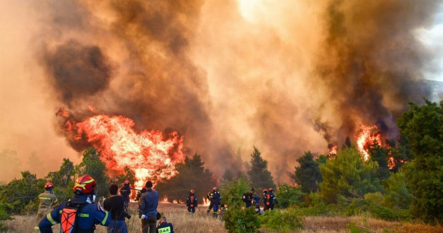 Δραματικές ώρες ξανά: Νέο μήνυμα του 112 για εκκένωση – Καίγονται σπίτια
