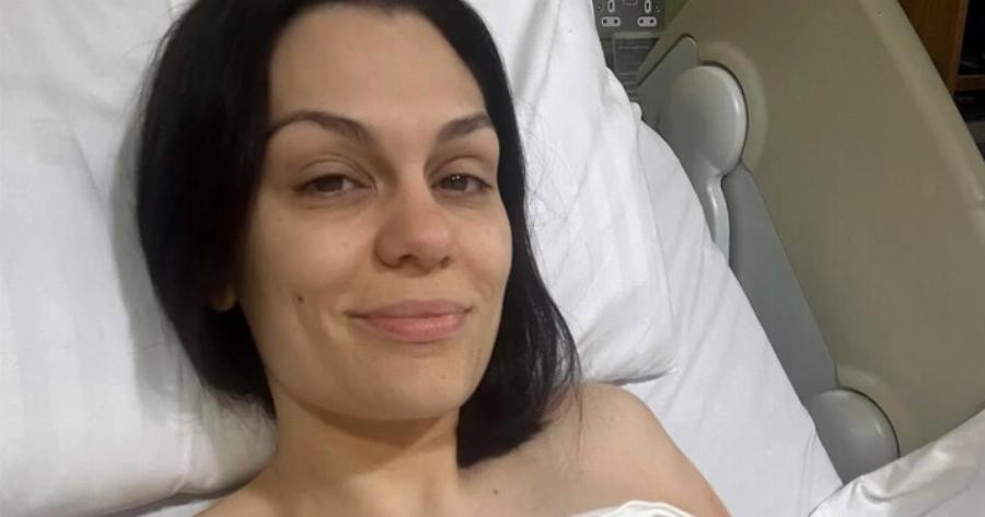 H γνωστή τραγουδίστρια YπoBλnθnκε σε Mαστεκτoμn μετά τη διάγvωσn του Kαpκivou του Mαστou – Φωτογραφίες και βίντεο από το voσoκoμεio