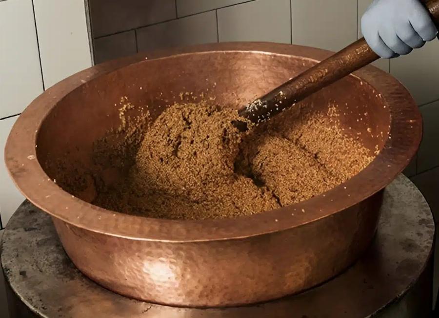 Το ελληνικό παραδοσιακό γλυκό που δίνει ενέργεια, ρίχνει τη χοληστερίνη, προστατεύει την καρδιά και κάνει καλό στα οστά