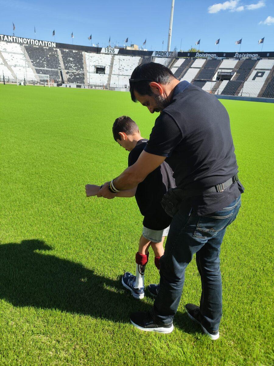 «Επέστρεψα σπίτι μου!» Ο μικρός Γιαννάκης έκανε τα πρώτα του βήματα στην Τούμπα