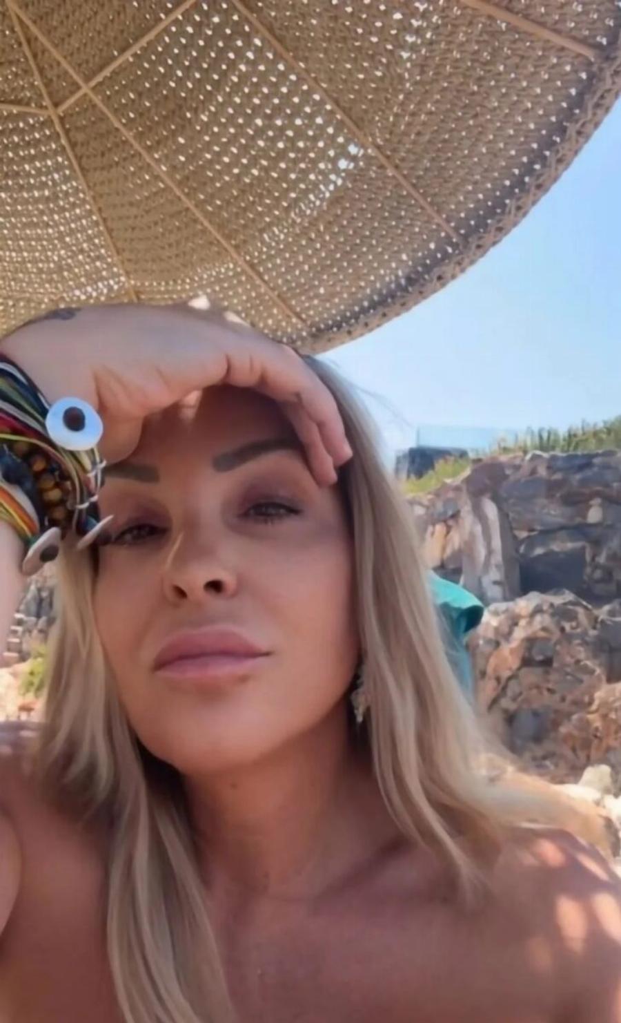 ΚΟΥΚΛΑ Ελληνίδα στα 59 της – Απόλυτα φυσική χωρίς φίλτρα και ρετούς ρίχνει τα σόσιαλ