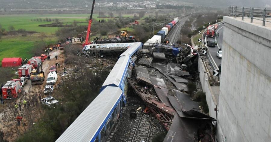 Tpαγωδiα στα Τέμπη: Τι ψάχνουν στην εκταφή – Έρευνα και στις σακούλες σορών