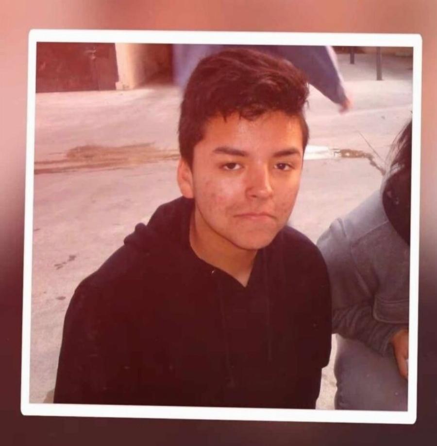 Όλος ο κόσμος έμεινε άφωνος όταν ο μη συνηθισμένος τύπος με τις πολλαπλές επεμβάσεις μοιράστηκε τις φωτογραφίες του αρχείου του