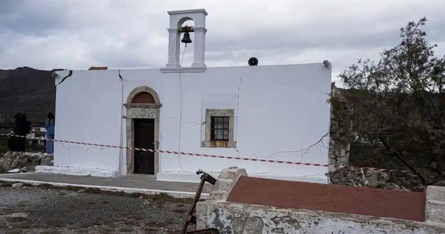 Σεισμοί στην Εύβοια: Διακόπηκε από τα Ρίχτερ βάπτιση, έπαθε ζημιές η εκκλησία – Κατέρρευσε εγκαταλελειμμένο κτίριο