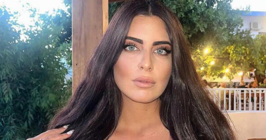 Είναι κόρη πασίγνωστου Έλληνα πολιτικού – Έχει τα πιο καταγάλανα μάτια στην Ελλάδα είναι μελαχρινή καλλονή και κάθε νέα της φωτογραφία εντυπωσιάζει