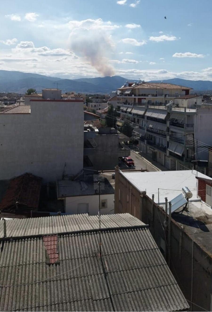 ΕΚΤΑΚΤΟ ΤΩΡΑ – Μεγάλη φωτιά δίπλα από κατοικίες – Απειλή να κάψει εκκλησία – Συναγερμός στην Πυροσβεστική