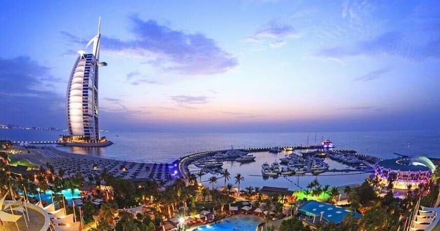 Οι 3 Ελληνίδες influencer που πρωταγωνιστούν στα porta potty party των «σεΐχηδων»